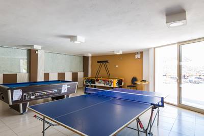 Table tennis